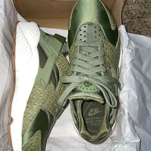 Nike Huarache sneakers